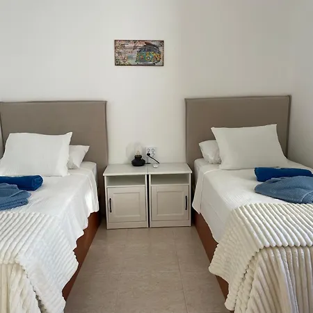 Casa Leon & Casa Nerea Two Adjacent With Heated Pool بيت للعطل بلايا بلانكا