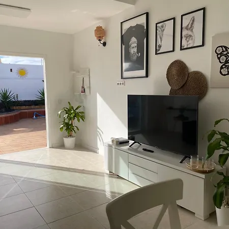 Casa Leon & Casa Nerea Two Adjacent With Heated Pool بيت للعطل بلايا بلانكا