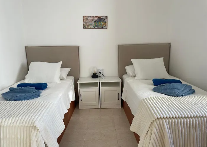 Casa Leon & Casa Nerea Two Adjacent With Heated Pool بيت للعطل بلايا بلانكا