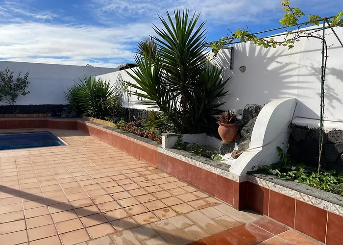Casa Leon & Casa Nerea Two Adjacent With Heated Pool بيت للعطل