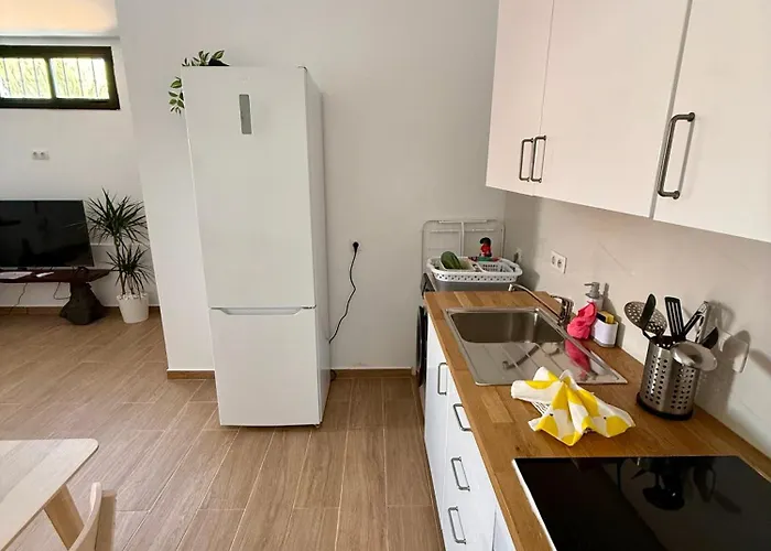 Casa Leon & Casa Nerea Two Adjacent With Heated Pool بيت للعطل *